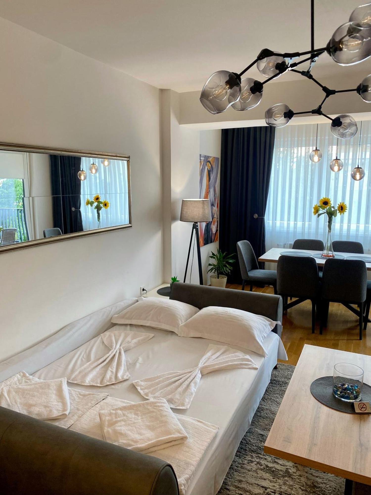 Aj Luxe Residence Σκόπια Εξωτερικό φωτογραφία